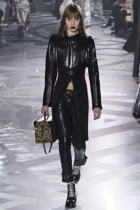 Watch It Live: Louis Vuitton Fall/Winter 2016